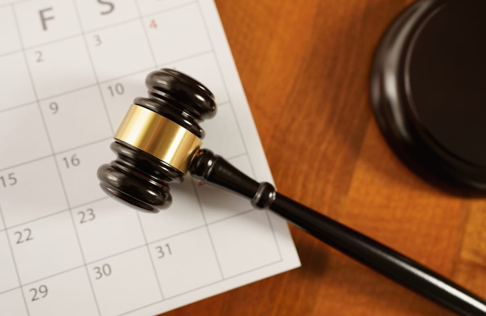 Judge’s gavel on calendar representing personal injury lawsuit deadlines and the importance of starting a case early